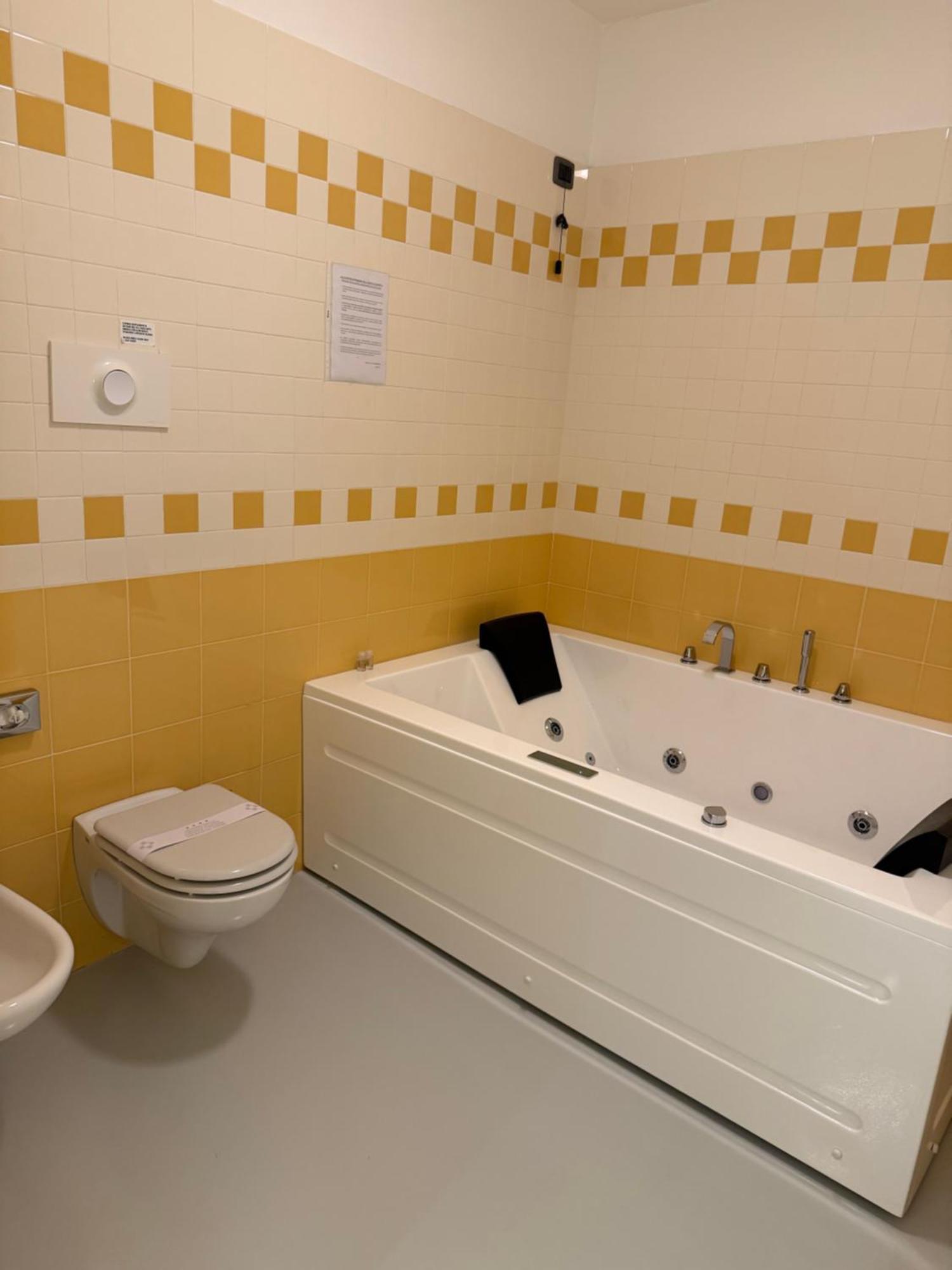 Hotel Motel Sporting Montodine Екстер'єр фото