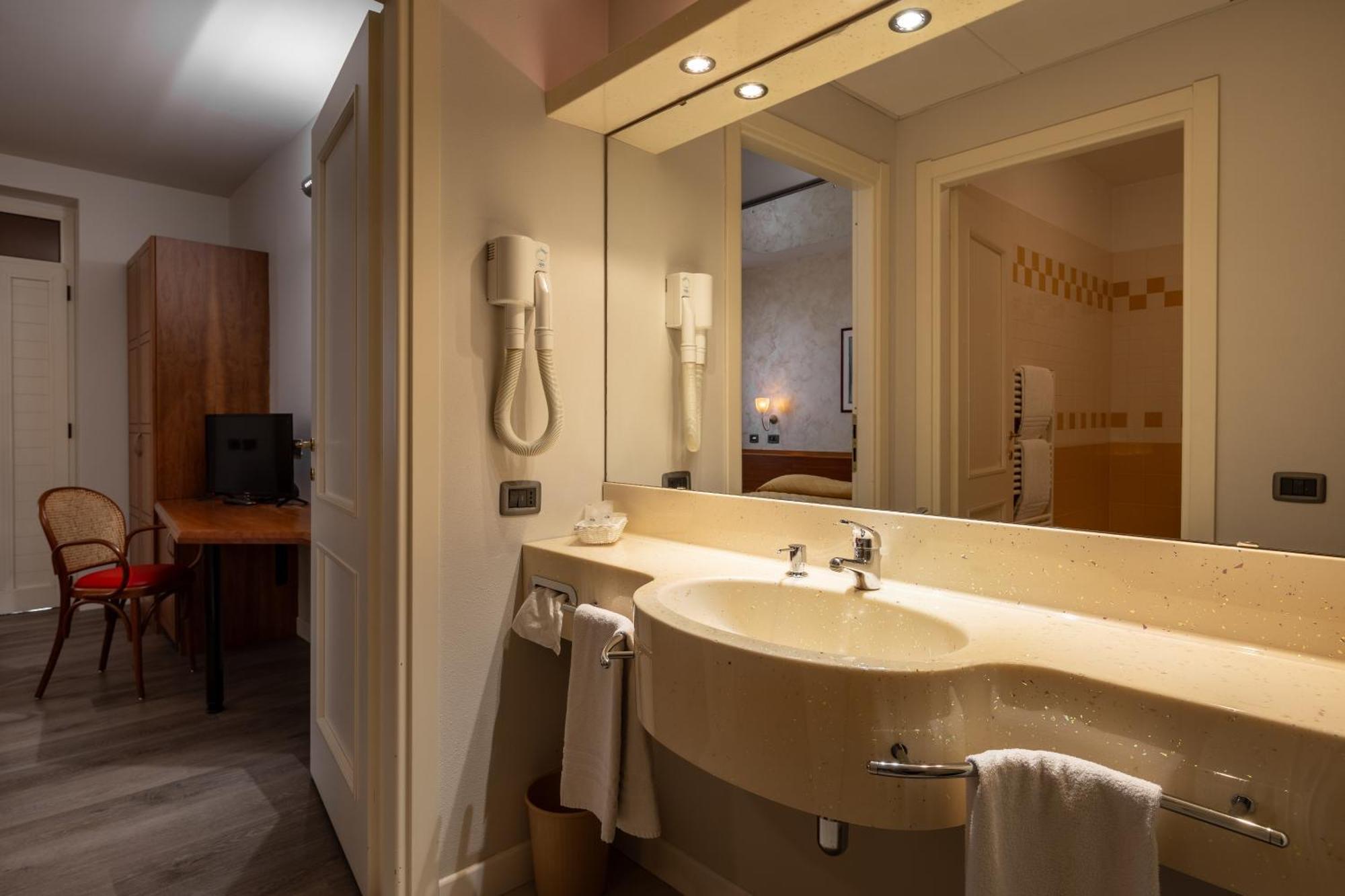 Hotel Motel Sporting Montodine Екстер'єр фото